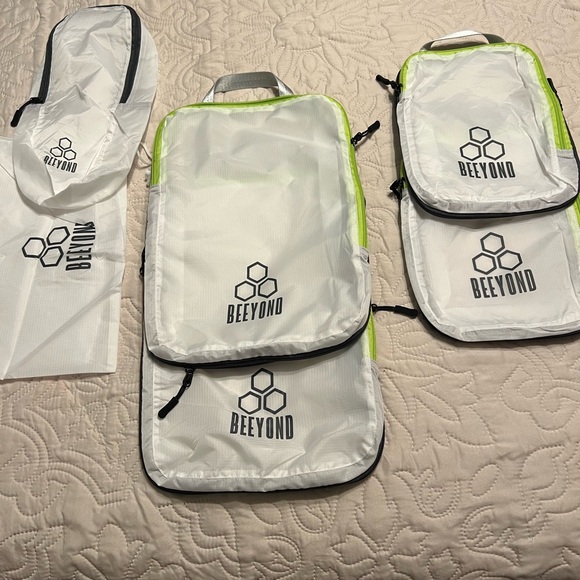 Beeyond Compression Packing Cubes - Picture 2 of 9